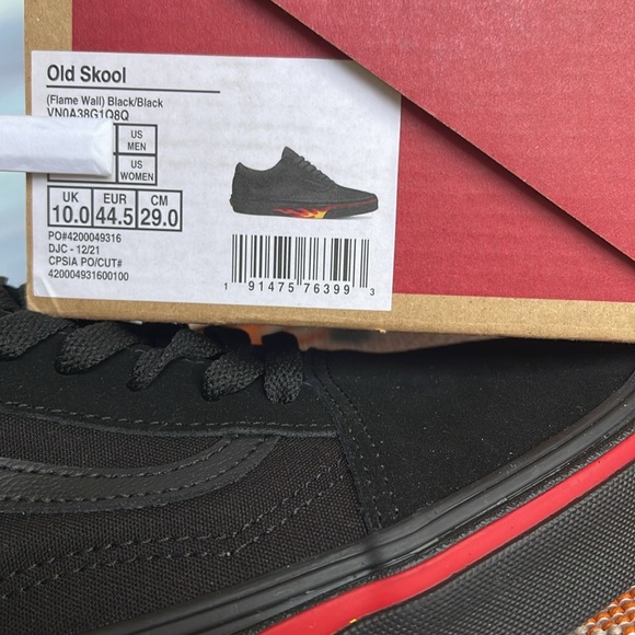 Vans WMNS Old Skool
(Flame Wall) Black/Black
VN0A38G1Q8Q
Sneakers - Picture 8 of 16